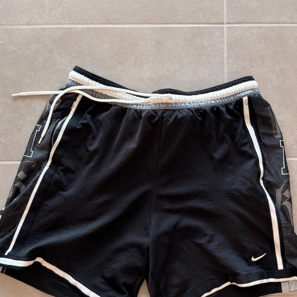 Nike 2XL Men's Black and White Athletic Shorts